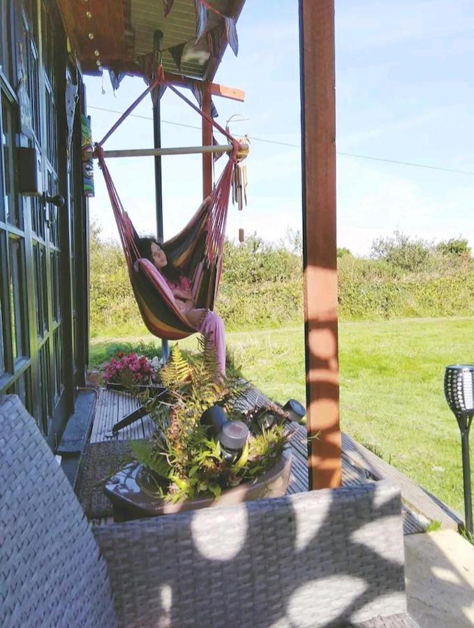فندق Treguth Glamping Unique Experience - Themed Huts Saint Day المظهر الخارجي الصورة